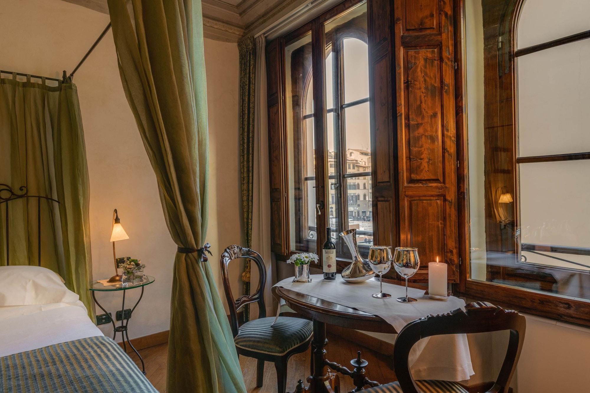 Residenza D'Epoca In Piazza Della Signoria Bed & Breakfast Firenze Bagian luar foto