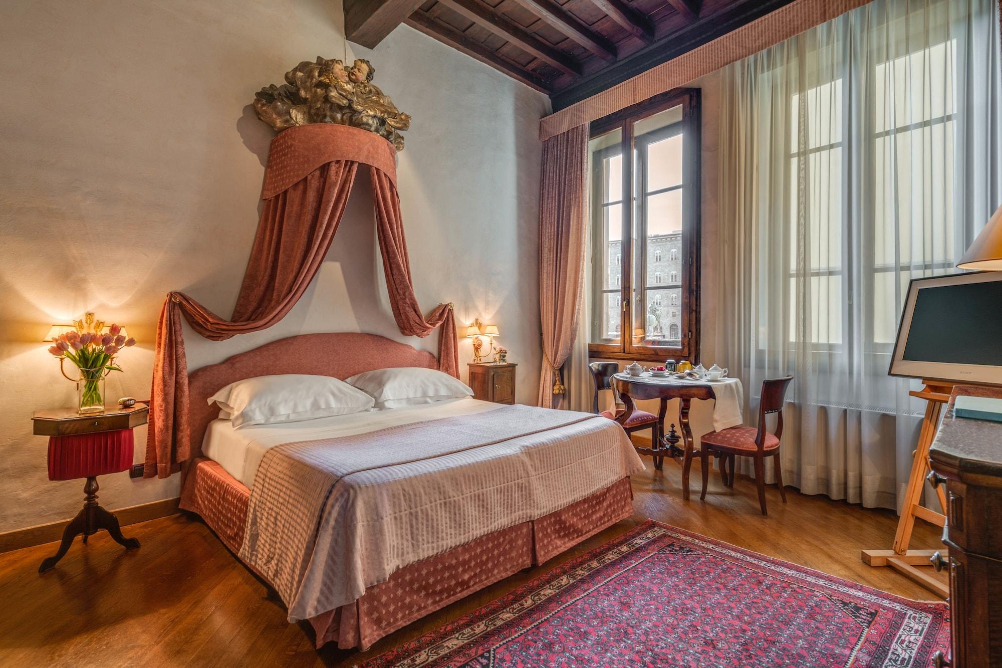 Residenza D'Epoca In Piazza Della Signoria Bed & Breakfast Firenze Bagian luar foto