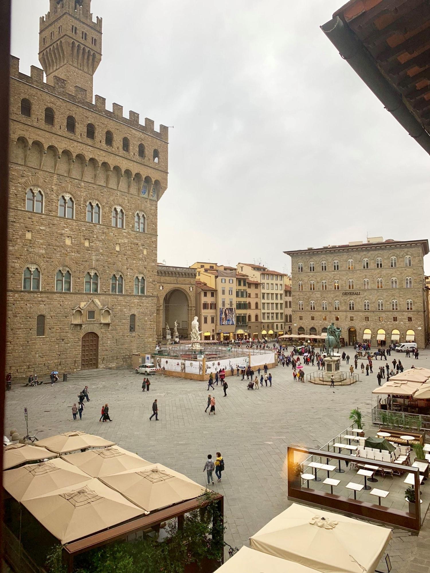 Residenza D'Epoca In Piazza Della Signoria Bed & Breakfast Firenze Bagian luar foto