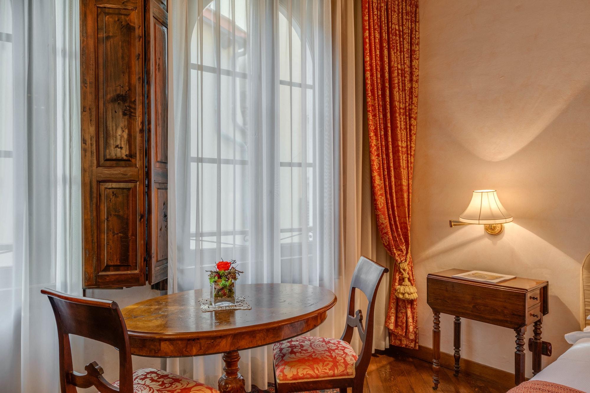 Residenza D'Epoca In Piazza Della Signoria Bed & Breakfast Firenze Bagian luar foto