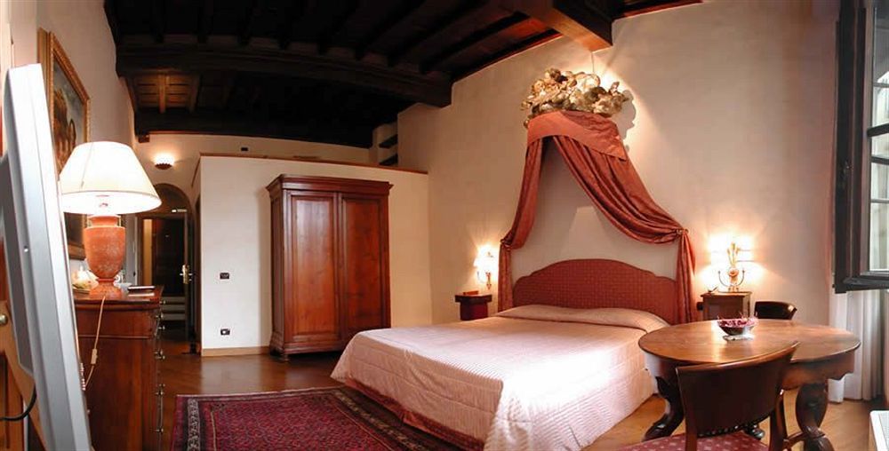 Residenza D'Epoca In Piazza Della Signoria Bed & Breakfast Firenze Bagian luar foto