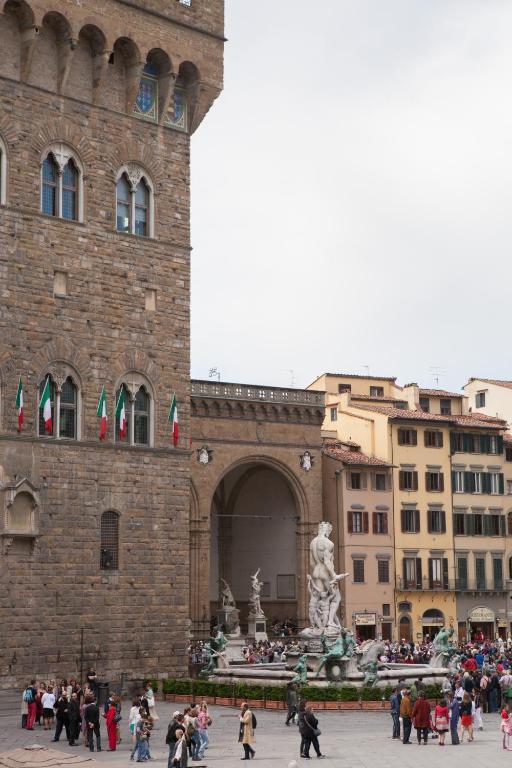 Residenza D'Epoca In Piazza Della Signoria Bed & Breakfast Firenze Bagian luar foto