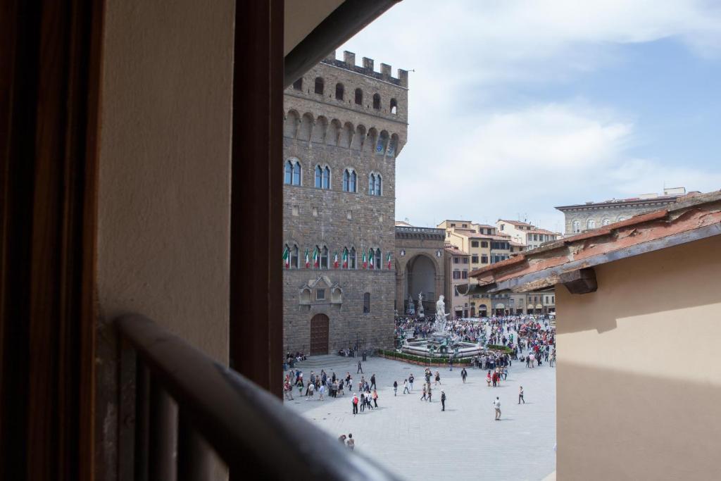 Residenza D'Epoca In Piazza Della Signoria Bed & Breakfast Firenze Bagian luar foto