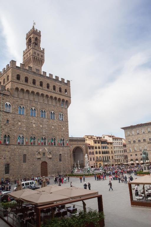 Residenza D'Epoca In Piazza Della Signoria Bed & Breakfast Firenze Bagian luar foto