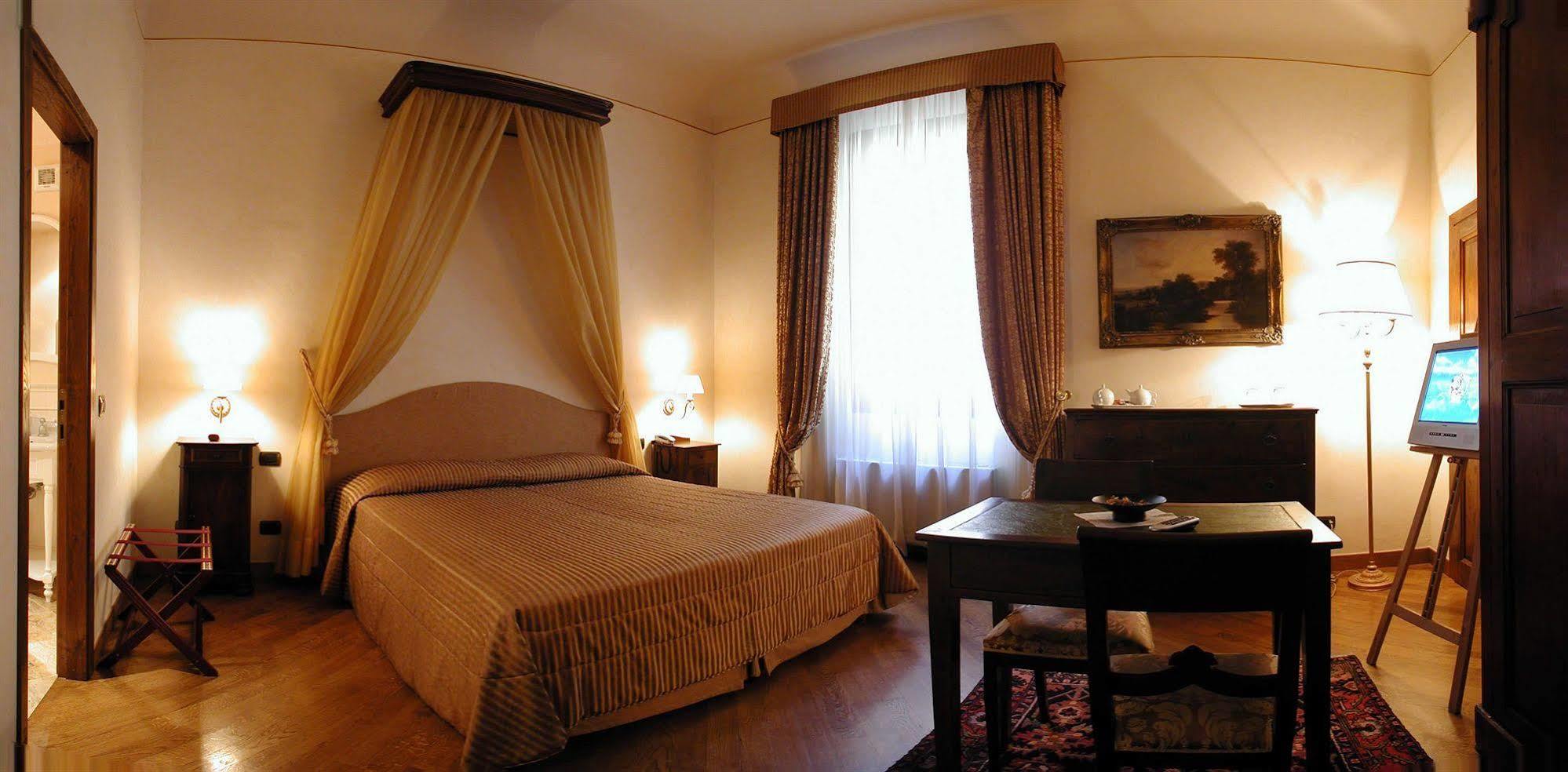 Residenza D'Epoca In Piazza Della Signoria Bed & Breakfast Firenze Bagian luar foto