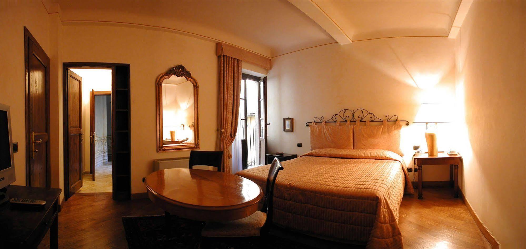 Residenza D'Epoca In Piazza Della Signoria Bed & Breakfast Firenze Bagian luar foto