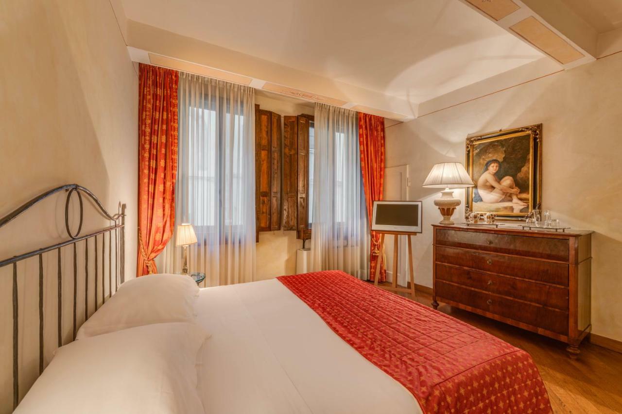 Residenza D'Epoca In Piazza Della Signoria Bed & Breakfast Firenze Bagian luar foto